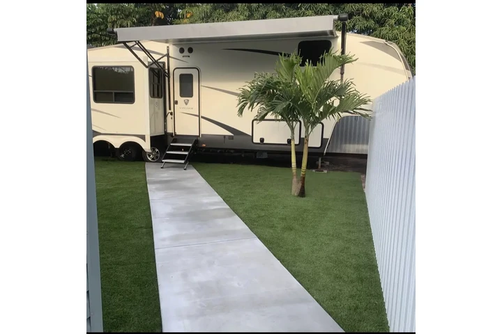 $1500 : Renta RV lujoso y moderno image 10