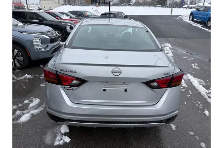 $17960 : Nissan Altima 2023 2.5 SV 4d image 4