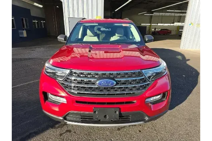 $35950 : Ford Explorer 2024 AWD XLT 4 image 2