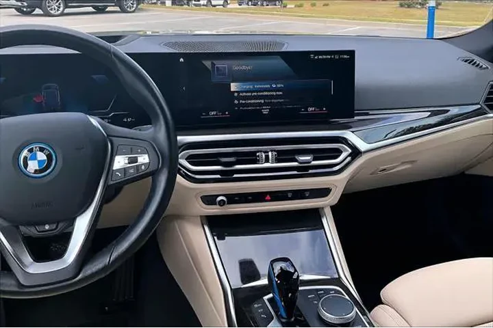 $34455 : BMW i4 2023 eDrive35 Gran Co image 6