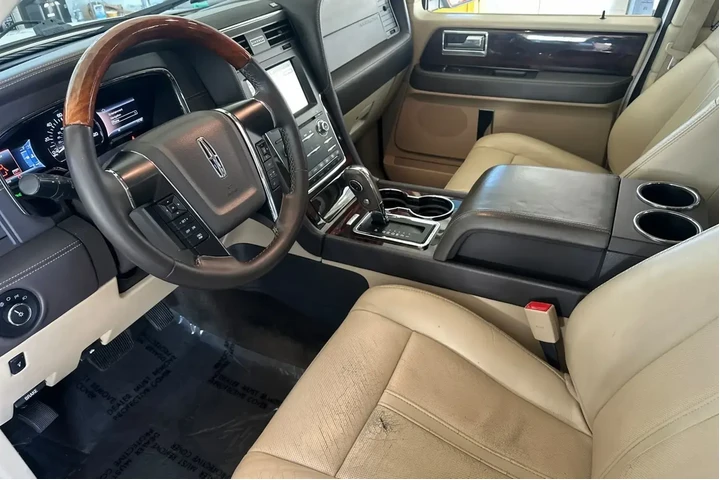 $18900 : Lincoln Navigator L 2017 4x4 image 10