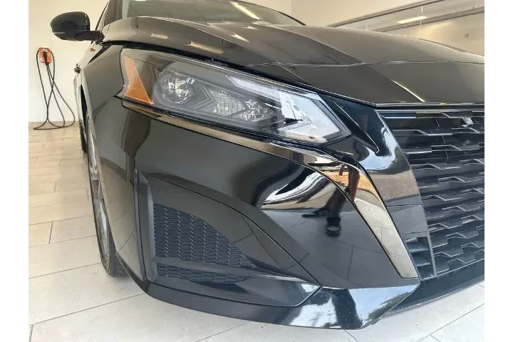 $24228 : Nissan Altima 2023 2.0 SR 4d image 8