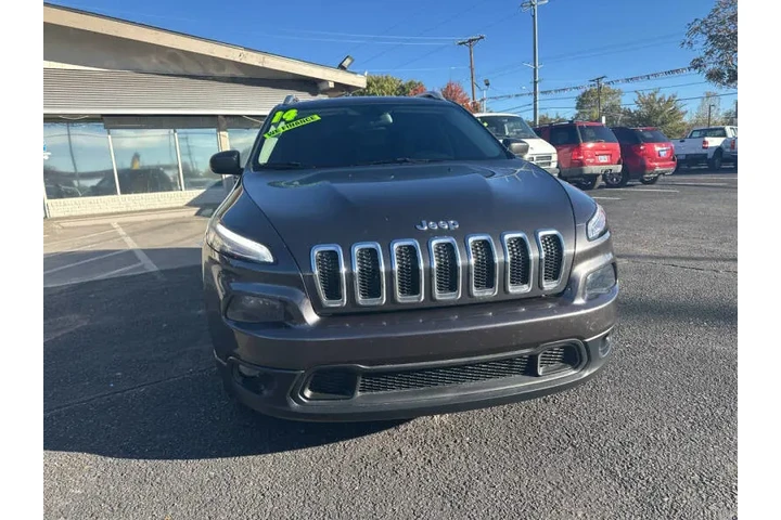 2014 Cherokee Latitude image 10