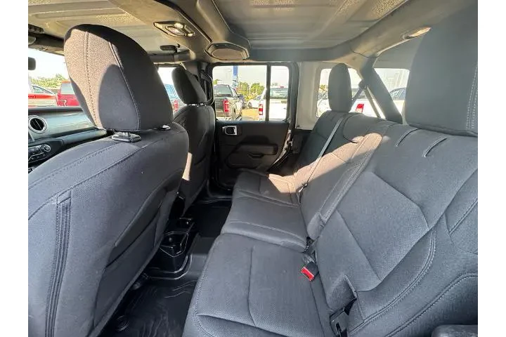 $27477 : Jeep Wrangler Unlimited 2021 image 10