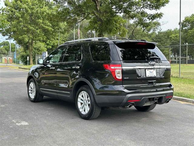 2013 Explorer XLT image 6