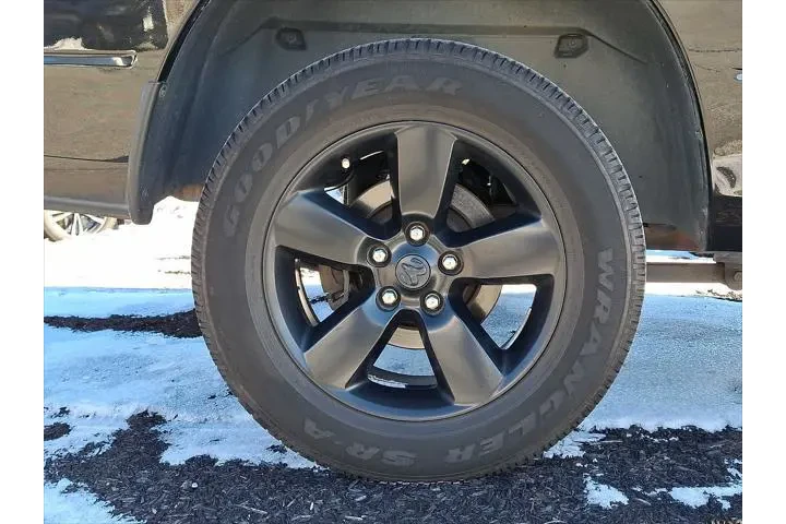 $13995 : Ram 1500 2017 4x4 Express 4d image 7