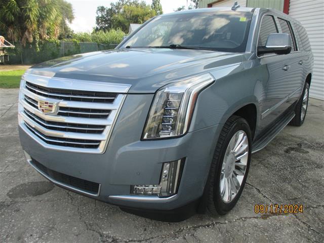 $30995 : 2016 Escalade image 1