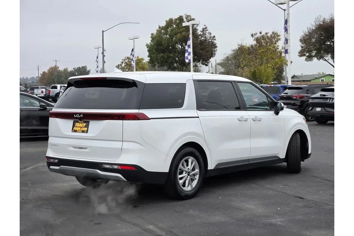 $31737 : Kia Carnival 2024 LX 4dr Min image 5