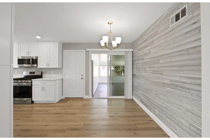 $1900 : Spacious 2 Bedrooms 2Bath Home image 3