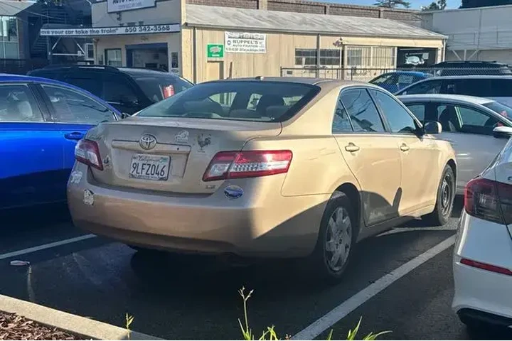 $10991 : Toyota Camry 2010 SE 4dr Sed image 4