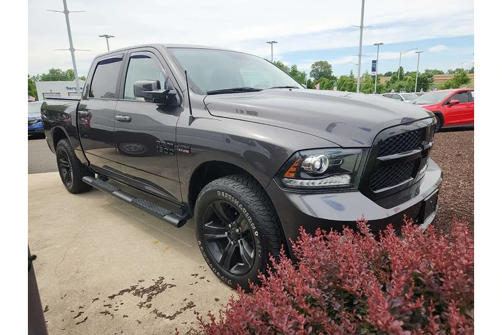 $19995 : Ram 1500 2018 4x4 Night 4dr image 1