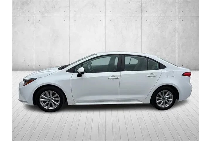 $17995 : Toyota Corolla 2023 LE 4dr S image 2