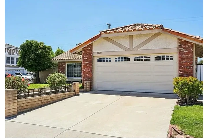 $2500 : 3 Bedroom Home In Inglewood image 2