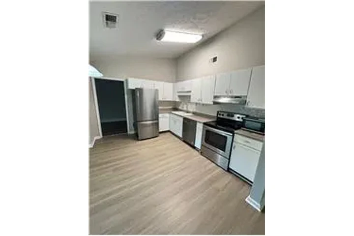 $2095 : Rental property with 3 bedro image 6