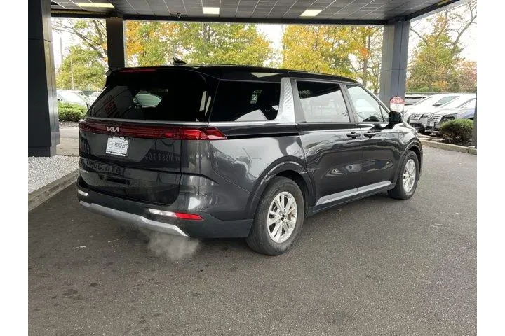 Kia Carnival 2024 LX 4dr Min image 5