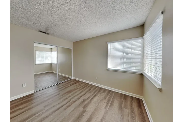 $1969 : Spacious 3-Bedroom Ready image 6