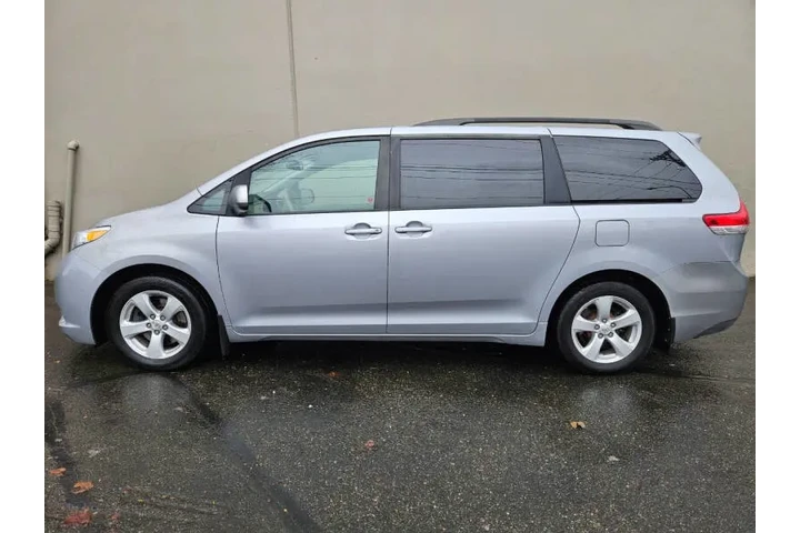 $12999 : 2012 Sienna LE 8-Passenger image 3