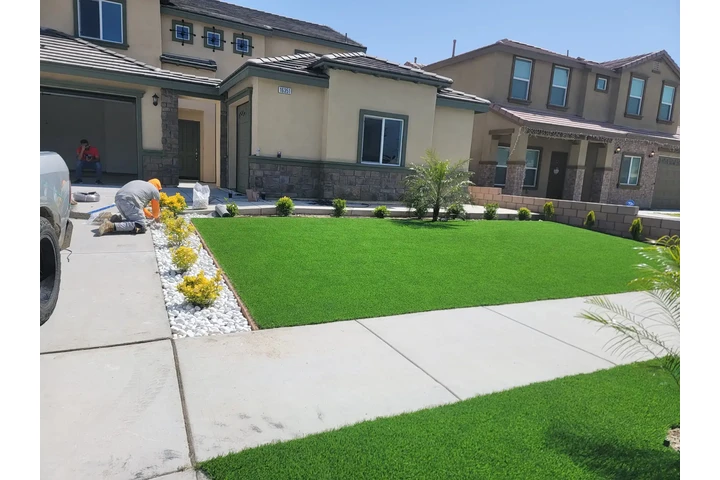 Aztecas LandsCaping image 6