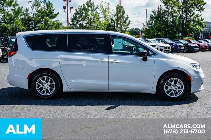 $24720 : Chrysler Pacifica 2024 Touri image 9