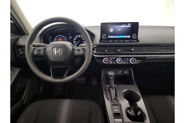 $25998 : Honda Civic 2024 LX 4dr Hatc image 10