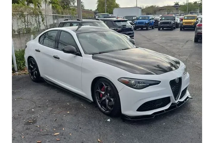 $13990 : Alfa Romeo Giulia 2019 Base image 2