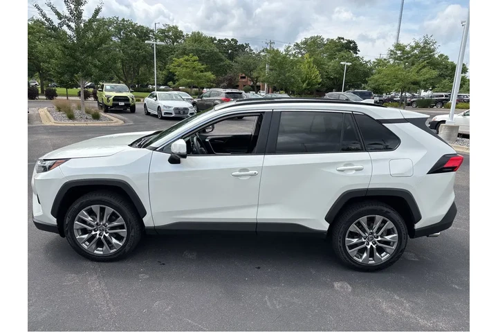 $34589 : Gold Certified2022 RAV4 XLE P image 10