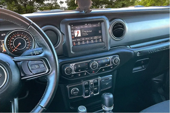 $28600 : Jeep Wrangler Unlimited 2021 image 9