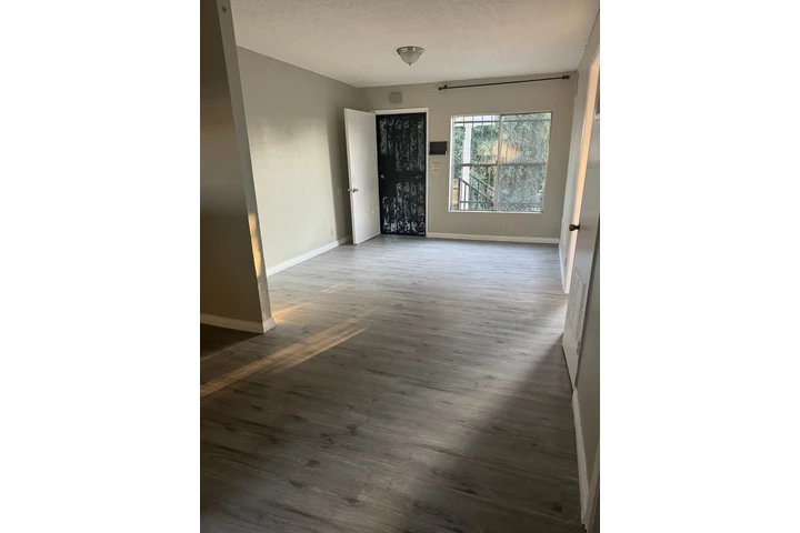 $2050 : 88th St./Avalon- 2 recs/1 bano image 1