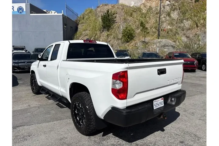 $39902 : Toyota Tundra 2020 4x4 SR5 4 image 4