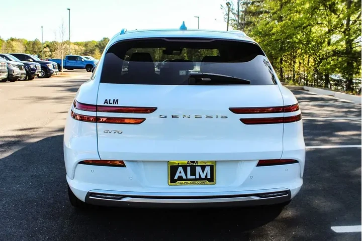 $32960 : Genesis Electrified GV70 202 image 9