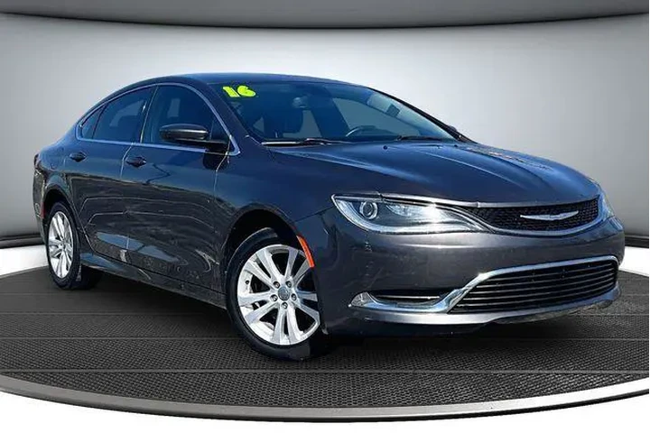 $9000 : Chrysler 200 2016 Limited 4d image 3