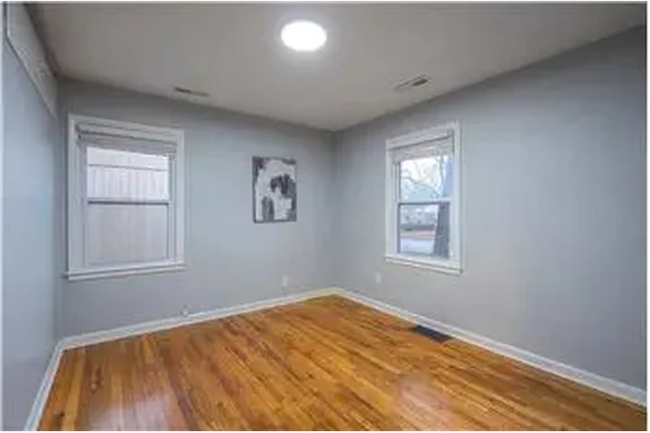 $950 : Rental property with 2 bedro image 10