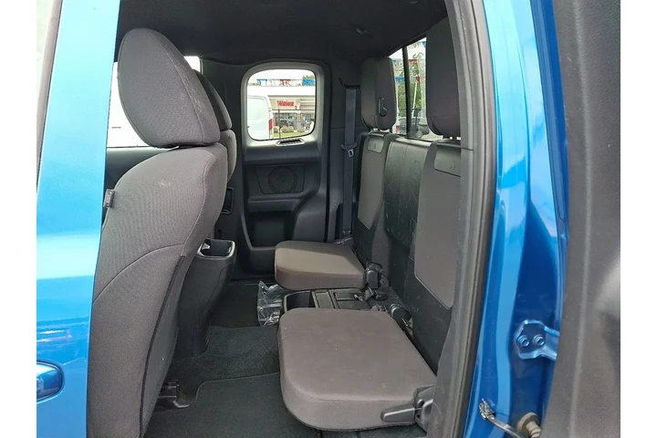 $27700 : 2017 Tacoma SR5 Access Cab V6 image 10