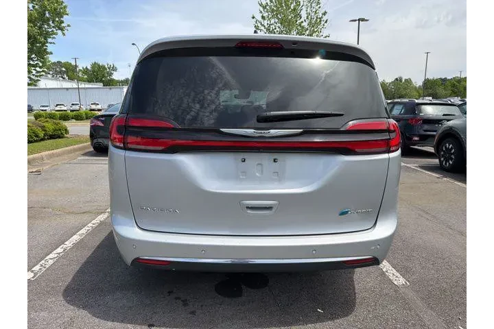 $24554 : Chrysler Pacifica Plug-In Hy image 6