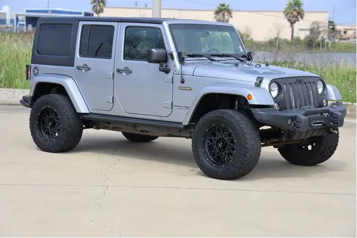 $18882 : Jeep Wrangler JK Unlimited 2 image 3