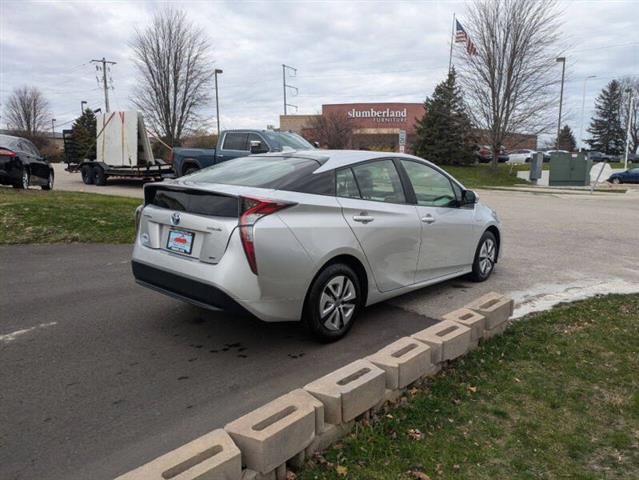 $17990 : 2017 Prius Four image 7