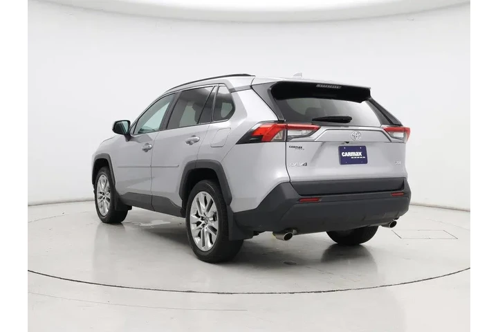 $28998 : Toyota RAV4 2021 XLE Premium image 2