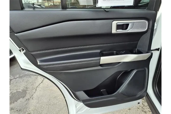 $29869 : Ford Explorer 2023 AWD Limit image 8