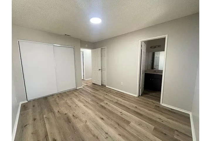$1000 : Home Home image 7