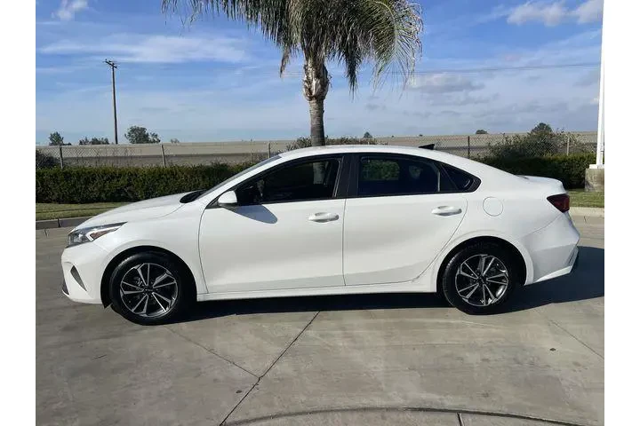 $16588 : Kia Forte 2023 LXS 4dr Sedan image 5