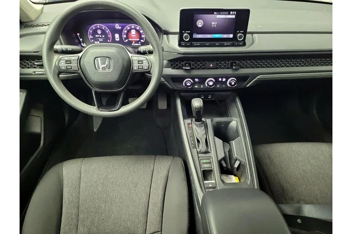 $28998 : Honda Accord 2025 LX 4dr Sed image 9