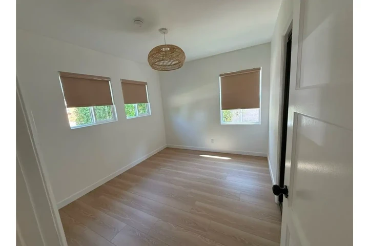 $2500 : 3 Bed 2 Bath in Los Angele, LA image 8