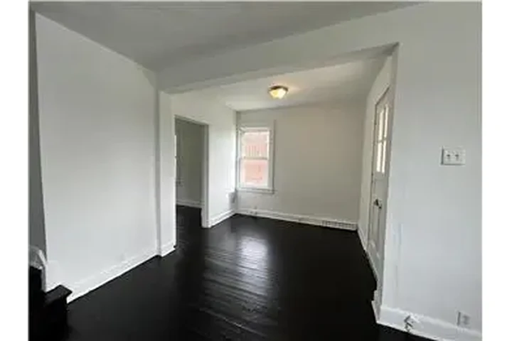 $695 : Rental property with 3 bedro image 10