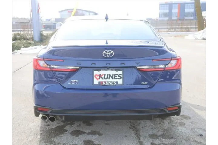 $31377 : Toyota Camry 2025 AWD SE 4dr image 8