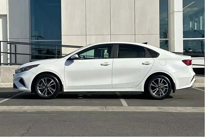 $16900 : Kia Forte 2023 LXS 4dr Sedan image 6