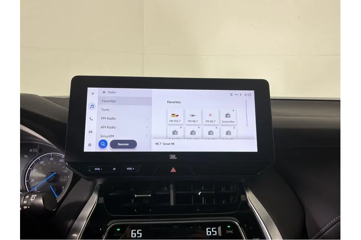 $31994 : Gold Certified2023 Venza LE image 6