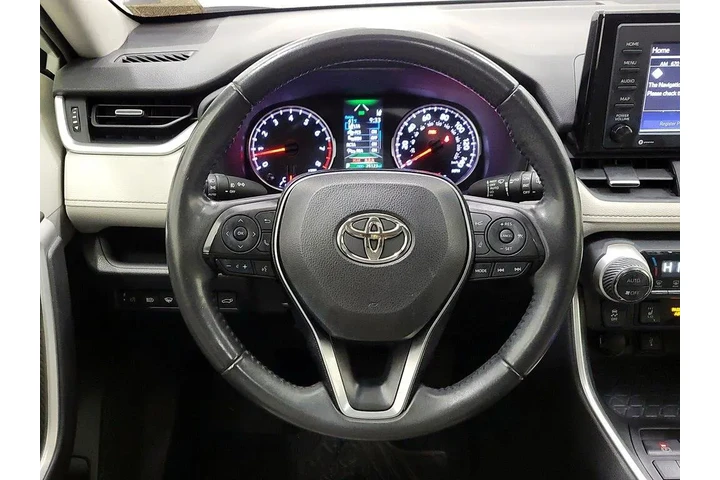 $27998 : Toyota RAV4 2020 XLE Premium image 10