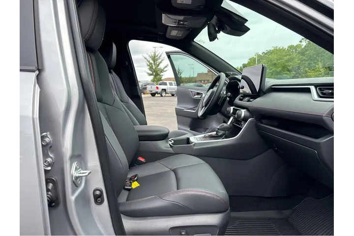 $56997 : 2025 RAV4 Plug-In Hybrid XSE image 4