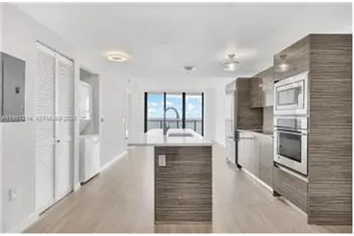 $4900 : Rental property with 2 bedro image 4