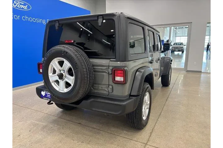 $33990 : Jeep Wrangler Unlimited 2022 image 8